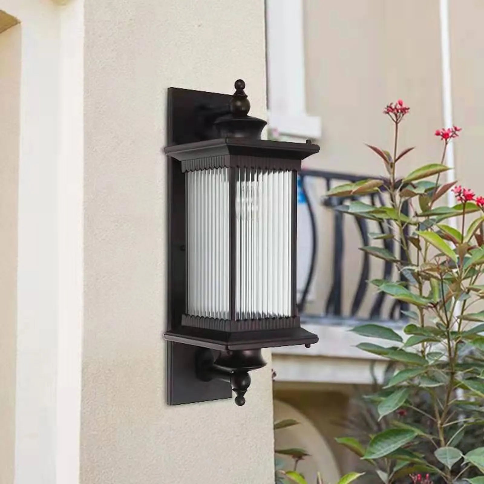 Vintage Lantern Outdoor Wall Light E27 Waterproof Rust Resistant Garden Wall Lamp 220V for Porch Pathway