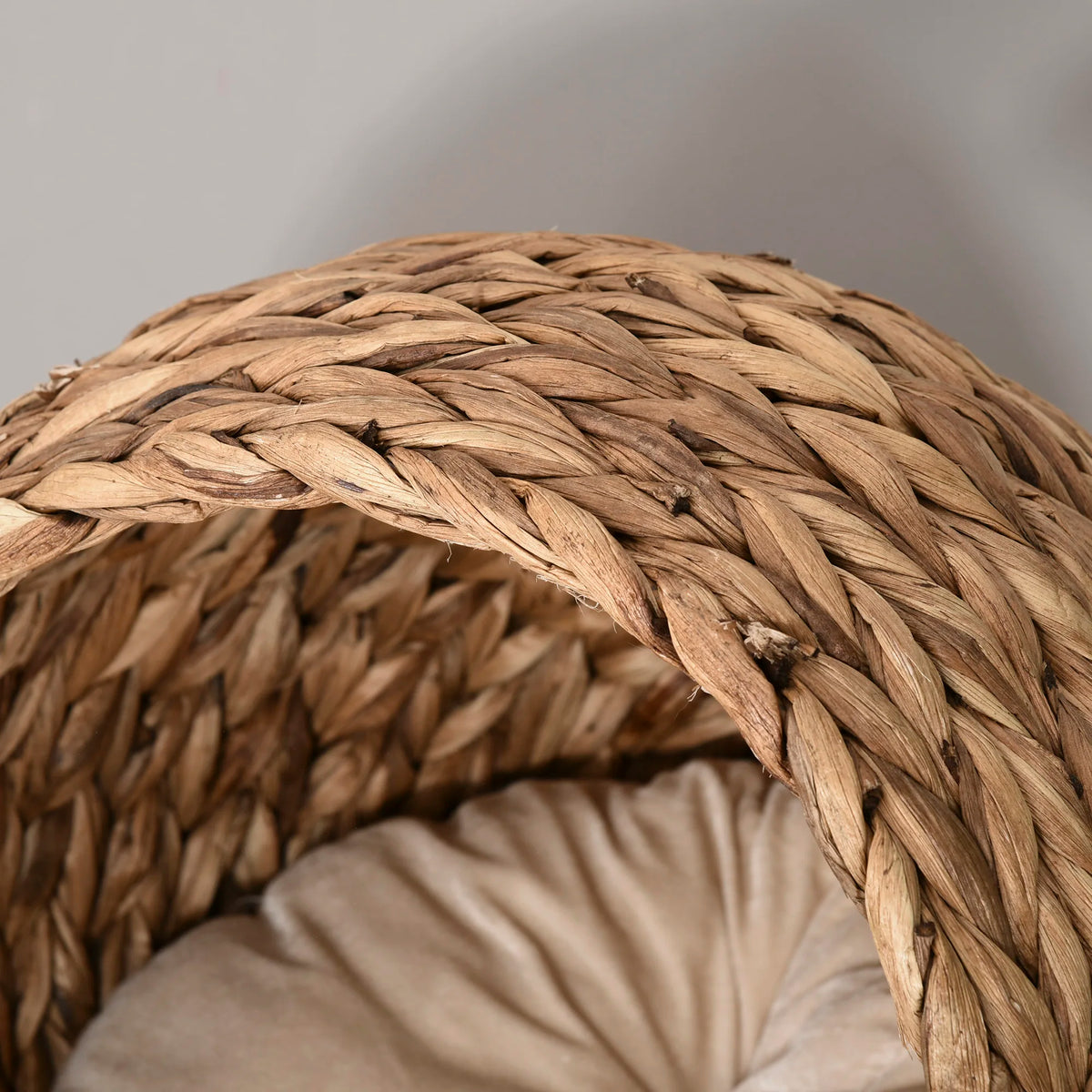 Wicker Cat House with Raised Base and Washable Cushion, 40 x 37 x 51cm, Brown