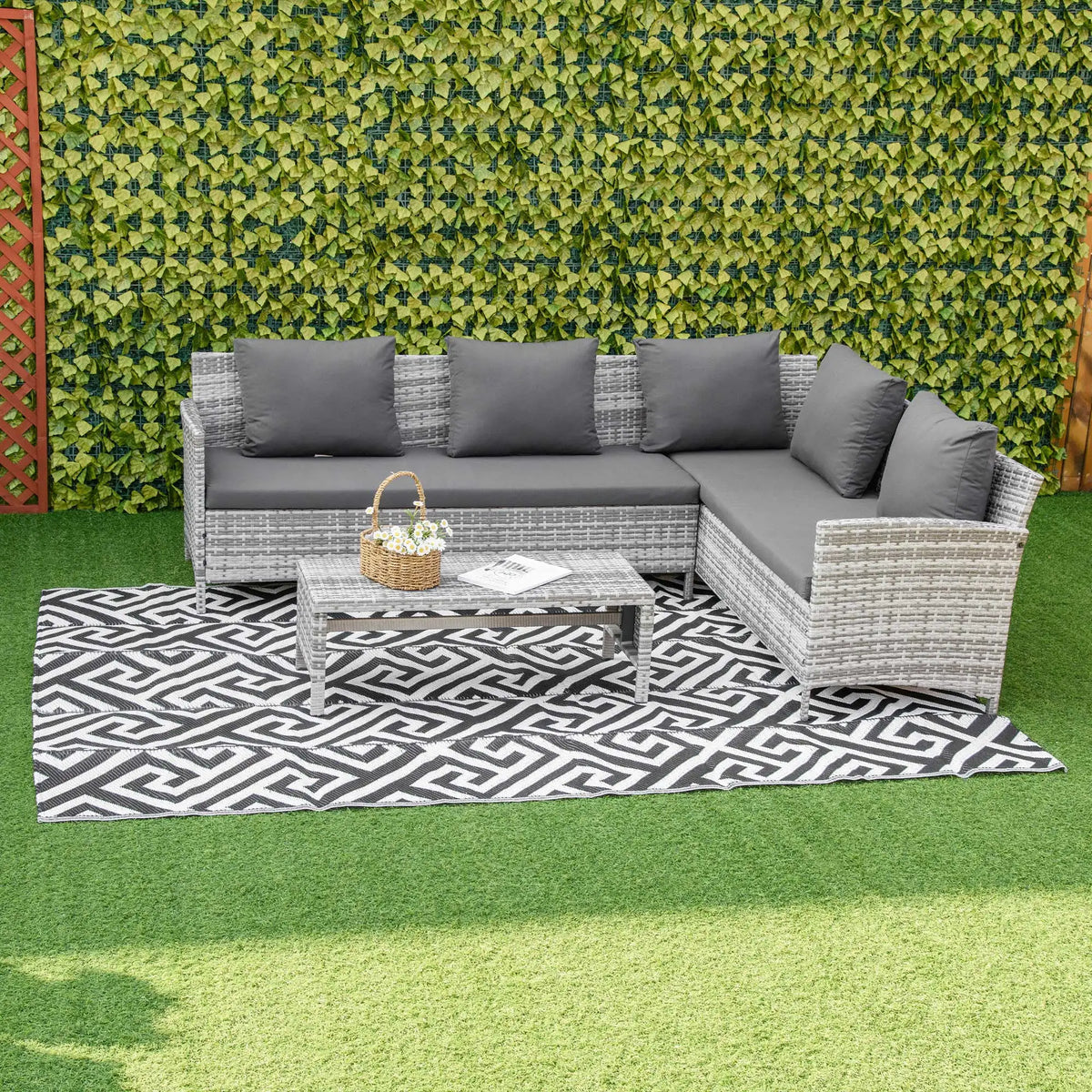 Reversible Outdoor Plastic Straw Rug for Camping and Garden, 182 x 274cm