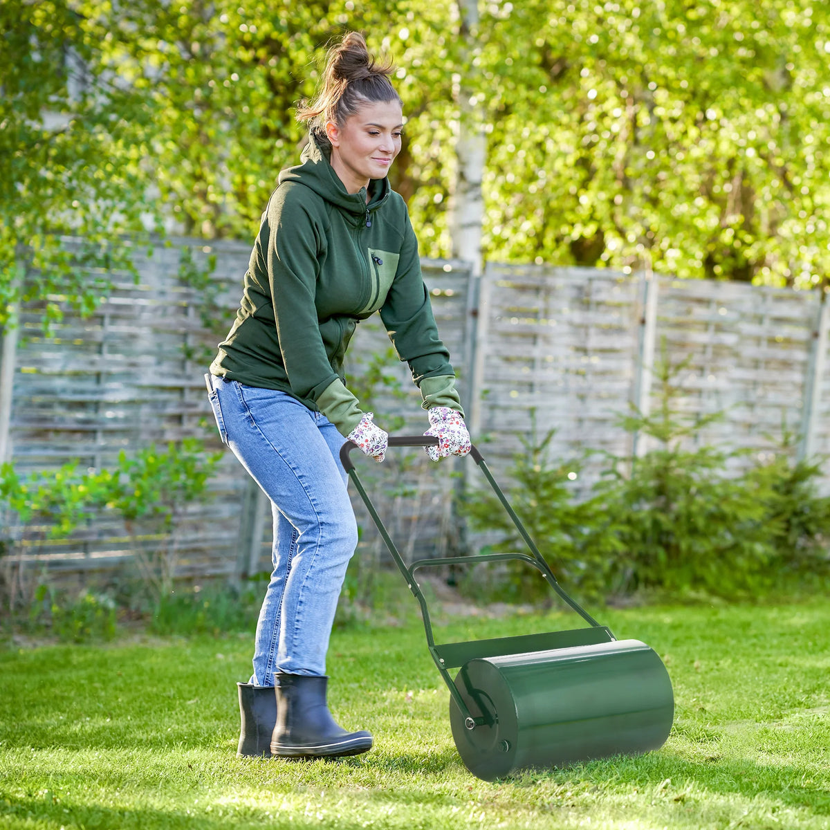 40L Garden Lawn Roller, Water or Sand Filled Push Roller with Scraper Bar, Green