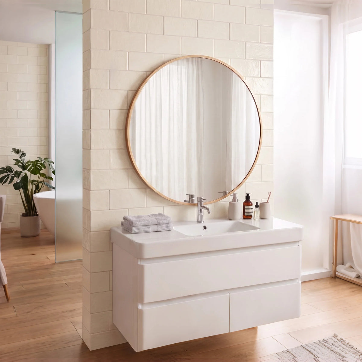 Round Wall Mirror with Aluminium Frame, 61cm, Gold Tone