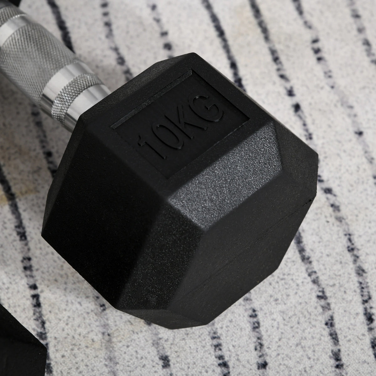 2 x 10kg Rubber Hex Dumbbells, Pair of Hand Weights with Knurled Handle, Black