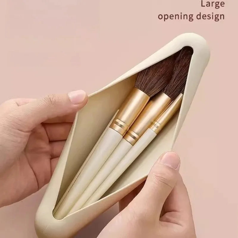 Travel Makeup Brush Organiser 20x5x3cm Waterproof Silicone Case Fits Full Size Brushes and Sponges