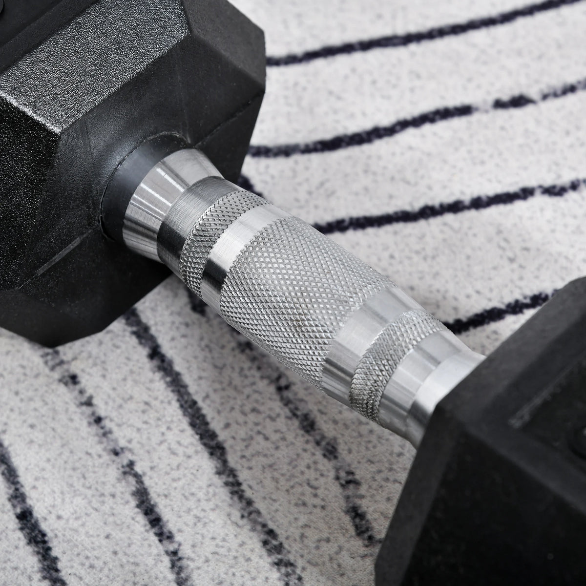 2 x 8kg Rubber Hex Dumbbells, Pair of Hand Weights with Knurled Handle, Black