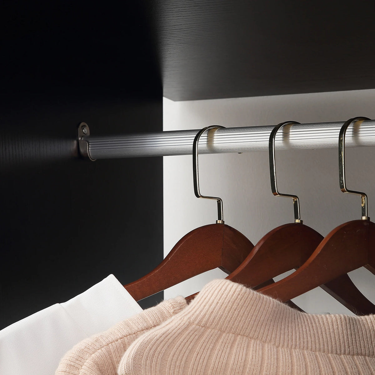Mobile Open Wardrobe with Two Hanging Rails, Three Shelves and Wheels