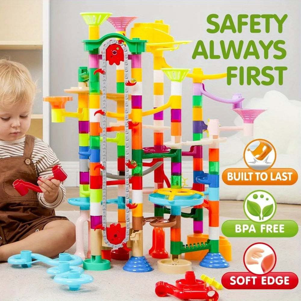 236 Piece Marble Run Construction Set with Motorised Elevator – Glow in the Dark