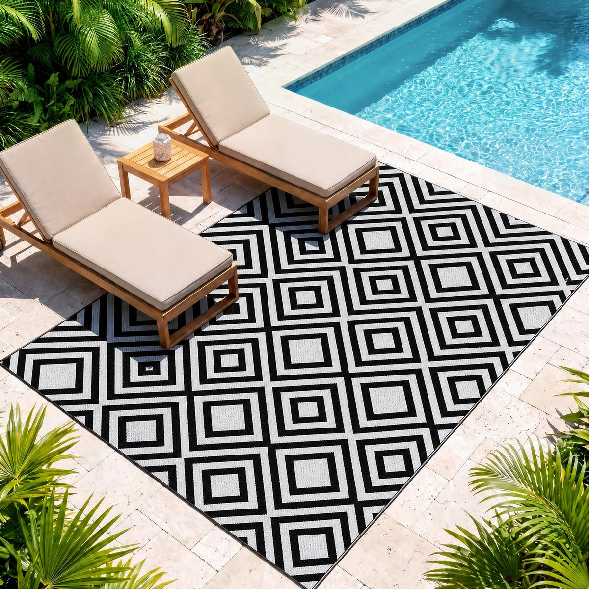 Reversible Outdoor Rug with Carry Bag, 182 x 274cm, Black and White