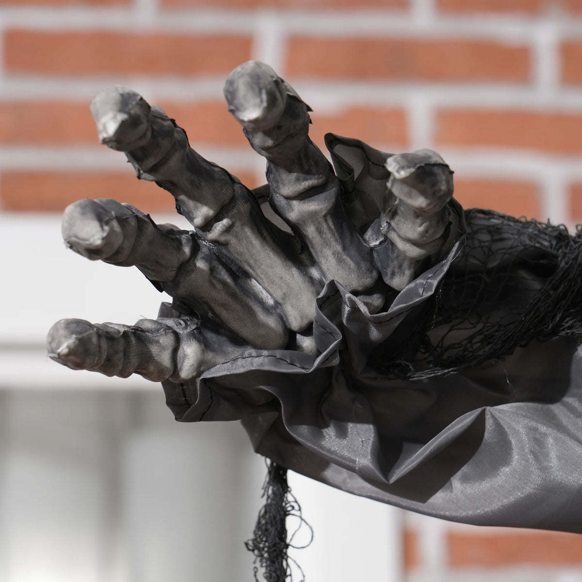 Moving arms and shoulders on a Halloween werewolf animatronic